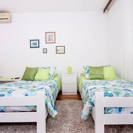 アパート Gordana